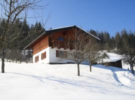 Holiday home in Hüttau near ski area，位于Hüttau的酒店