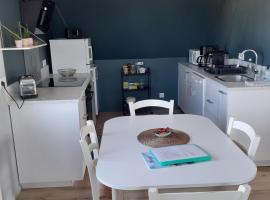 CHARMANT APPARTEMENT à 150 M des THERMES et du CENTRE VILLE，位于托农莱班的自助式住宿