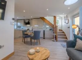 Hillview Hideaway with Hot Tub