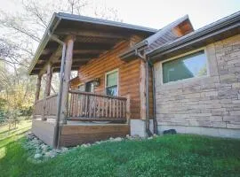 Dogwood Cabin by Amish Country Lodging