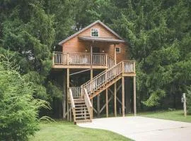 Lofty Willows Treehouse by Amish Country Lodging