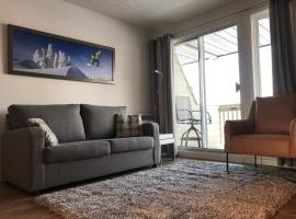 Magog Waterfront Condo，位于梅戈格的酒店