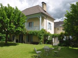 Gîte d'étape Le Couvent d'Ossau，位于Louvie Juzon的酒店