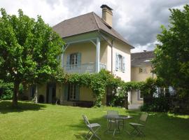 Gîte d'étape Le Couvent d'Ossau，位于Louvie Juzon的住宿加早餐旅馆