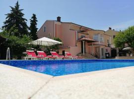 Giovanna Boutique Rooms & Pool，位于普拉的酒店