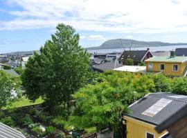 Tórshavn - Central - City & Ocean Views - 3BR，位于托尔斯港的海滩短租房