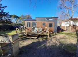 Maison Tiny House 2 chambres Soulac a 500m plage，位于滨海苏拉克的酒店