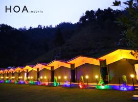 HOA Resorts - Mountain View with Infinity Pool，位于Shivpuri的度假村