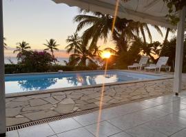 Villa charmante a Saint Pierre avec vue sur mer & piscine privee，位于Saint-Pierre的酒店