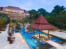 Sheraton Mustika Yogyakarta Resort and Spa，位于日惹的带按摩浴缸的酒店