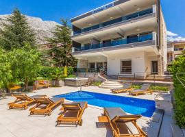 Private seaside Morska Villa with pool in Baška Voda, Dalmatia, Croatia，位于巴什卡沃达的酒店