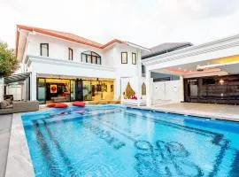 Exquisite Pool Villa K - Pattaya 6BD Pool Villa