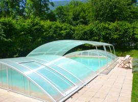 Maison de 2 chambres avec piscine partagee jardin clos et wifi a Gembrie，位于Gembrie的乡村别墅