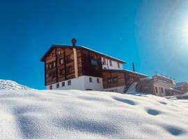 Chalet Sepp，位于贝拉尔普Sparrhorn 6p Chairlift附近的酒店