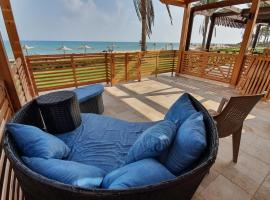 Breathtaking Luxury & Spacious 2-Bedroom 1st Row Direct Seaview at Stella Sea View Sokhna，位于艾因苏赫纳的别墅