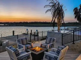Waterfront Paradise, Private Pool & Dock, Poolside TV & Multi-TV Game Room