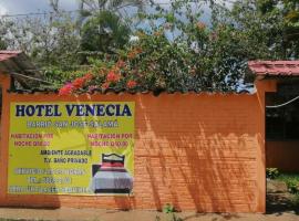 Hotel Venecia, Salamá，位于Dolores的酒店