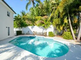 Canal 315 - Right in Siesta Key Village!