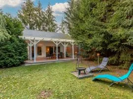 Ferienhaus mit Terrasse und Kaminofen in Parchim