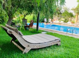 Masseria San Vito - Villa con Piscina，位于科佩尔蒂诺的酒店