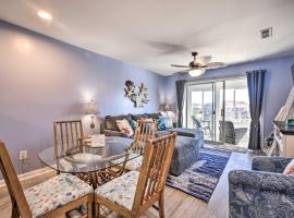 about 2 Mi to Cherry Grove Beach Little River Condo，位于利特尔里弗的酒店