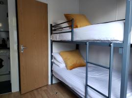 Kingussie Garden Cabins，位于金尤西的酒店