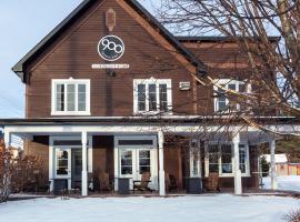 Le 900 Tremblant Inn Café and Bistro，位于蒙特朗布朗蒙特朗布朗水上运动中心附近的酒店