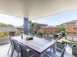 5 Kingfisher, 5-7 Ondine Close, Nelson Bay, luxury apartment with Wifi and air conditioning，位于尼尔森湾的酒店