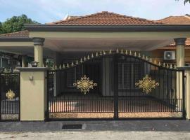 Homestay Islam Bandar Tasik Puteri Rawang，位于万挠的乡村别墅