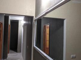 Apartments near the Trinity Church on Dovzhenko Street,102，位于切尔尼戈夫的低价酒店