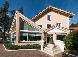 Les Cèdres Bleus，位于Aurec-sur-Loire的酒店