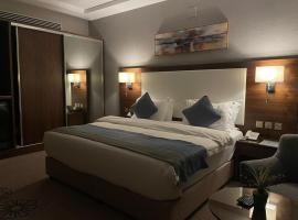 فندق ارض العسل بوتيك，位于Al Majaridah的带泳池的酒店