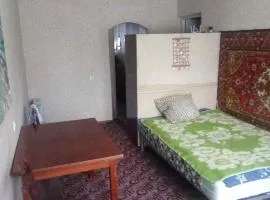 Окрема кімната без підселення в трикімнатній квартирі біля метро Оболонь