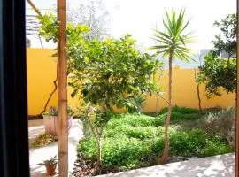 Yellow House-Villetta con giardino