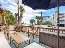 Salty Shack Unit B - Salty Shack - Dog Friendly Home - Across from the Beach - Central Location!