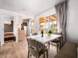 Adriamar Mobile Homes in Camping Park Umag，位于乌马格的酒店