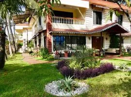 SHANU'S SEASIDE INN - A Guesthouse, 100 metres to Candolim Beach