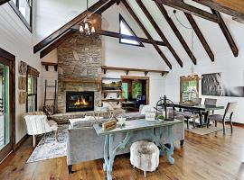 Crestwood Retreat，位于Arden的酒店