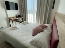 Bari Airport Rooms，位于巴里Scuola Allievi Finanzieri Bari附近的酒店