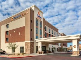 Comfort Suites Scottsdale Talking Stick Entertainment District，位于斯科茨奥迪海水族馆附近的酒店