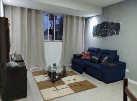Ótimo apartamento sobreloja com wifi e estacionamento incluso，位于马林加的酒店