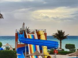 Retal View Resort El Sokhna Aqua Park，位于艾因苏赫纳的酒店