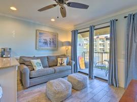 Bright Beach Condo on 50-Acre Hilton Head Resort!，位于希尔顿黑德岛的酒店