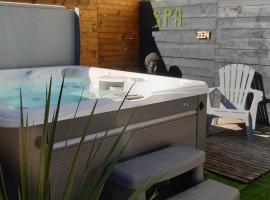 Cale 32 - Chambres d'h&ocirc;tes，位于圣让-德蒙的带热水浴缸的酒店