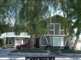 Valencia CA Stunning 3100 +sqft, 5Bed/5Bath home