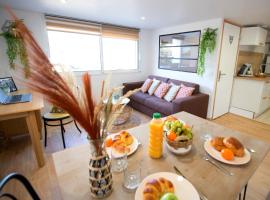 KASA HOME - Calme, Cosy, WIFI & Netflix，位于Saint-Martin-la-Plaine的酒店