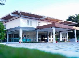ARK HOTEL AND CONVENTION CENTRE，位于Mundūr的酒店