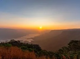 CosmicStays Evergreen Cascade - The Hidden Gem of Mahabaleshwar