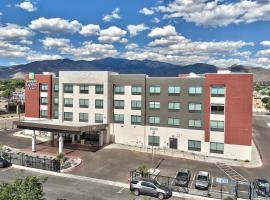 Holiday Inn Express & Suites - Albuquerque East, an IHG Hotel，位于阿尔伯克基Turquoise Trail Campgrounds附近的酒店