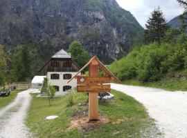 Organic Tourist Farm Pri Plajerju，位于特伦塔的豪华帐篷营地